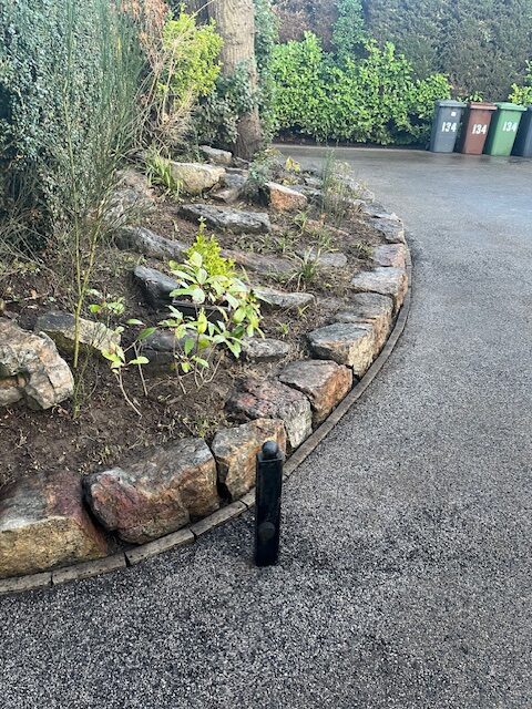 stone-garden-edging-after-exterior-cleaning